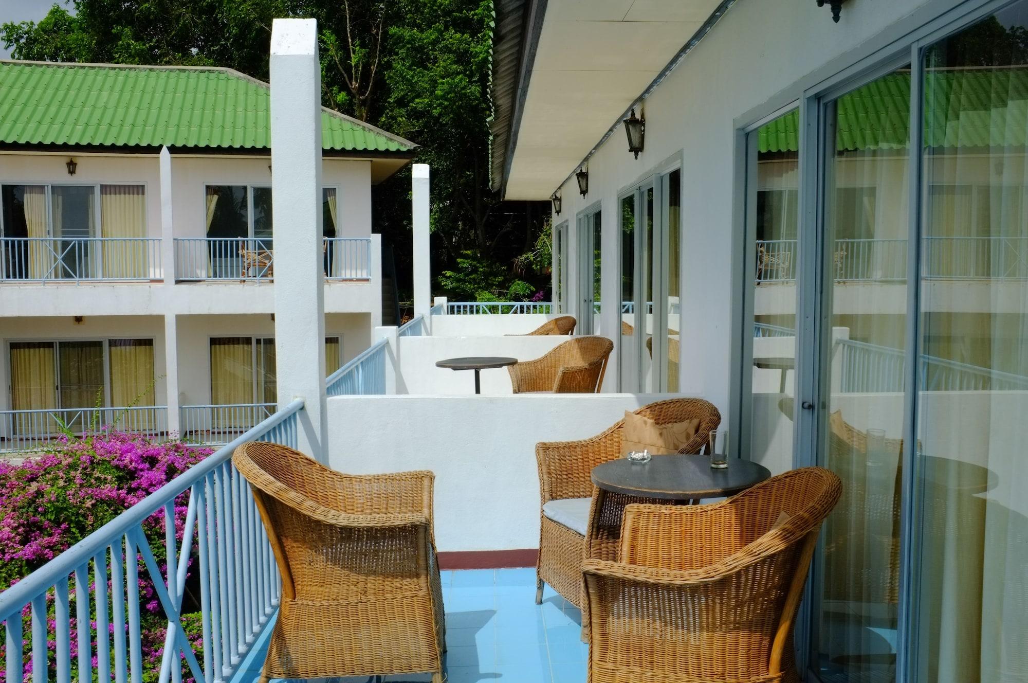 Thaniza Beachfront Resort Haad Rin Exterior photo