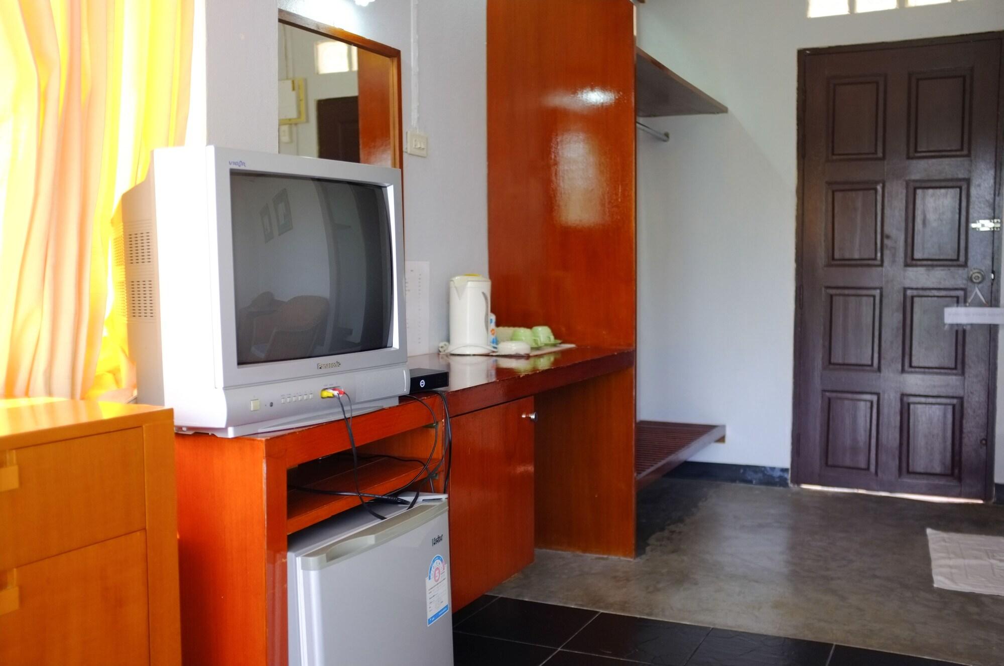 Thaniza Beachfront Resort Haad Rin Exterior photo