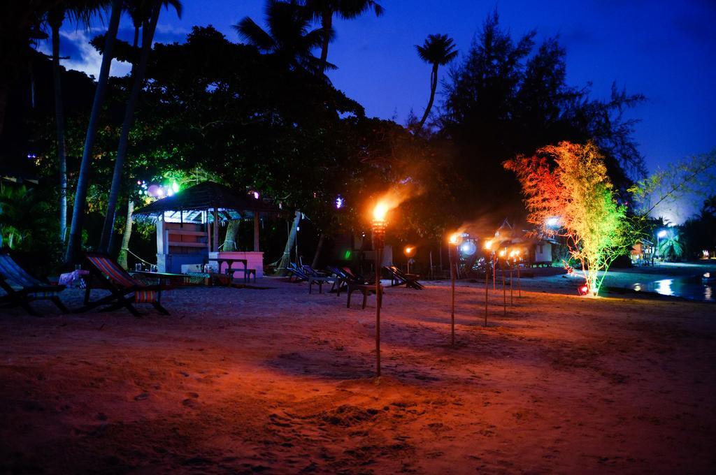 Thaniza Beachfront Resort Haad Rin Exterior photo