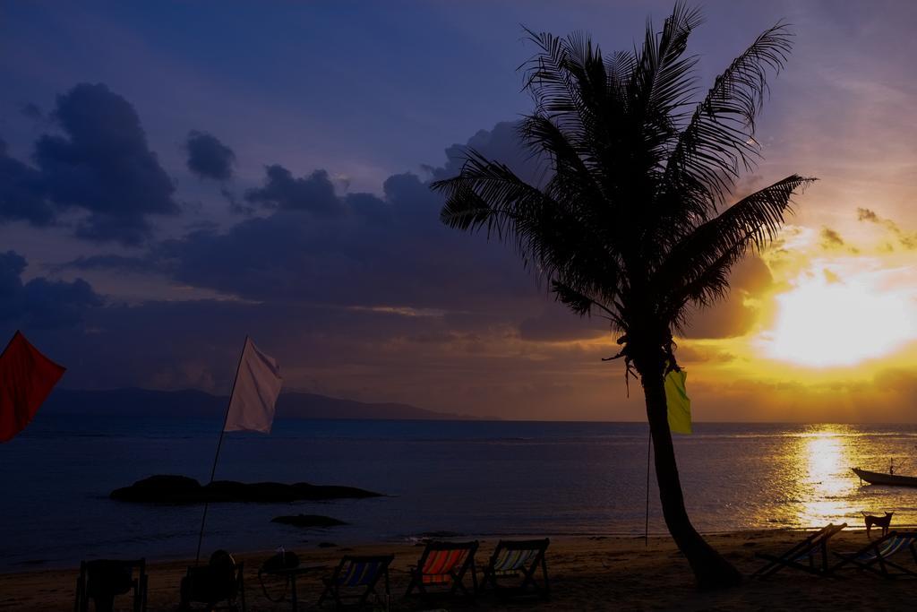 Thaniza Beachfront Resort Haad Rin Exterior photo