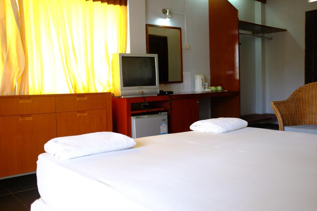Thaniza Beachfront Resort Haad Rin Exterior photo